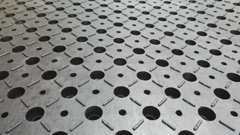 Perforations normalisées pour PMR en caillebotis caoutchouc